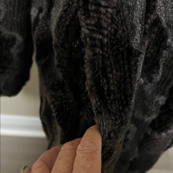 Elegant Brown Faux Fur Coat - Picture 4 of 10